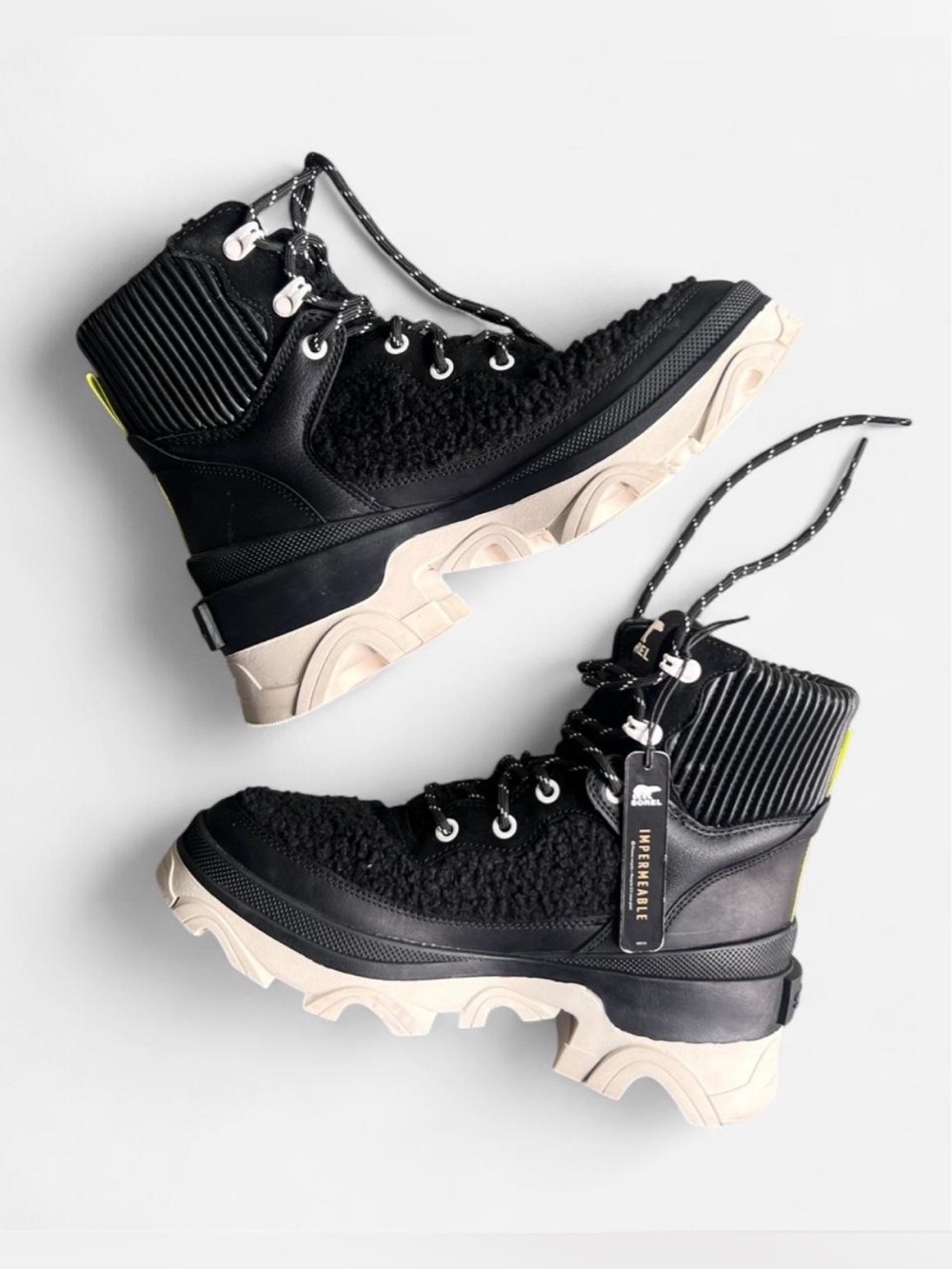 NWT Sorel Women's Brex Cozy Lace
Waterproof Boot *one insert removed* size 8.5